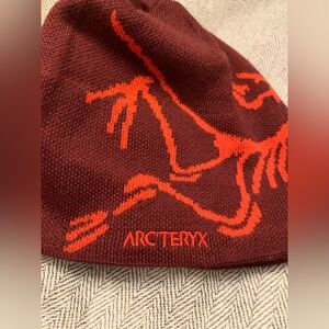Arc'teryx  bird head wool blend toque (mars/dynasty)